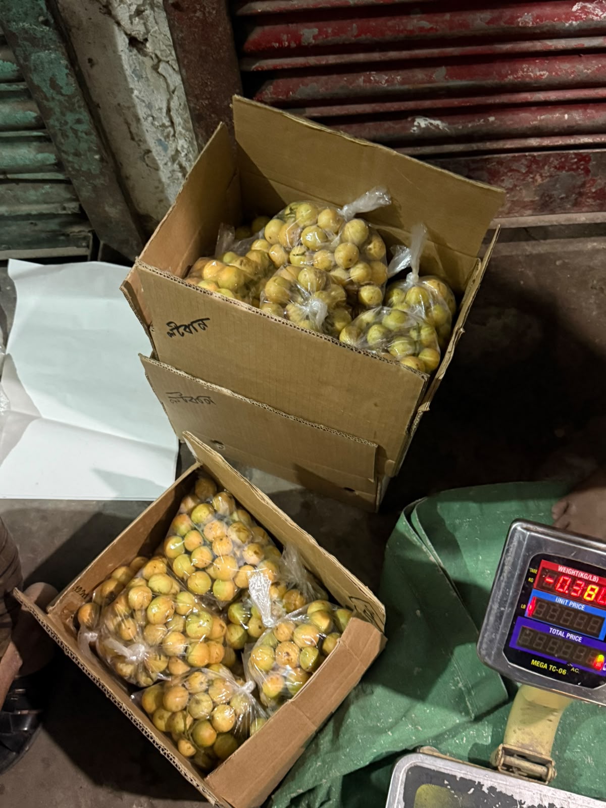 Boxed produce weighed on a scale during pack-out