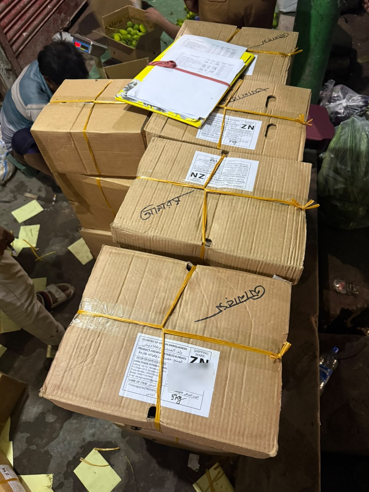 Zayin Trade International export carton labelled fresh pineapple, 5 kg net, country of origin Bangladesh